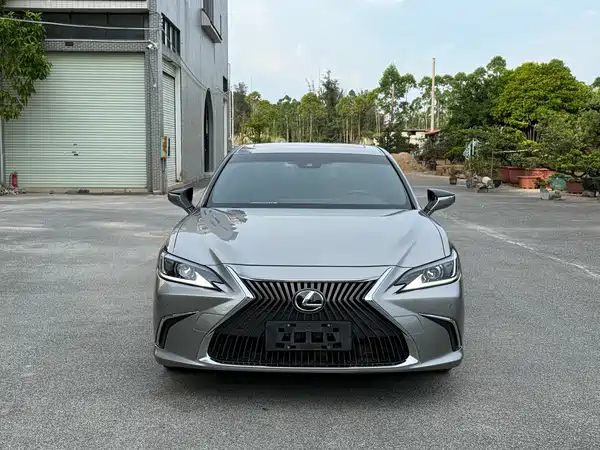 Lexus ES 2018