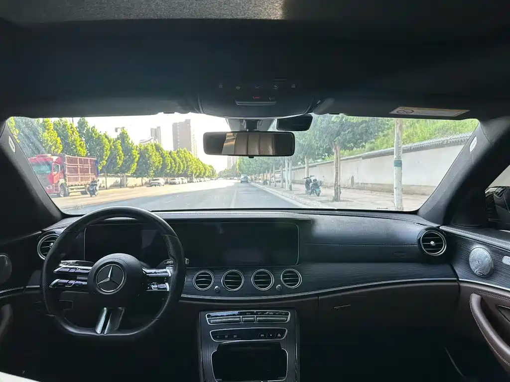 Mercedes-Benz E-Class 2022