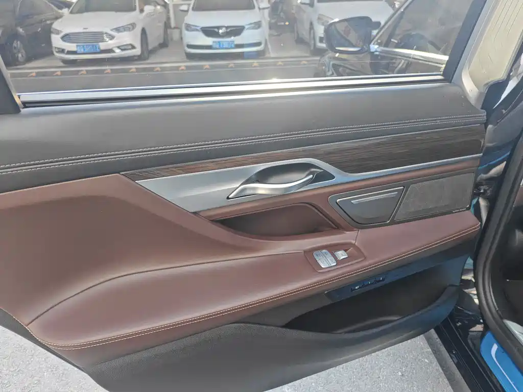 BMW 7 Series 2019 — фото 11