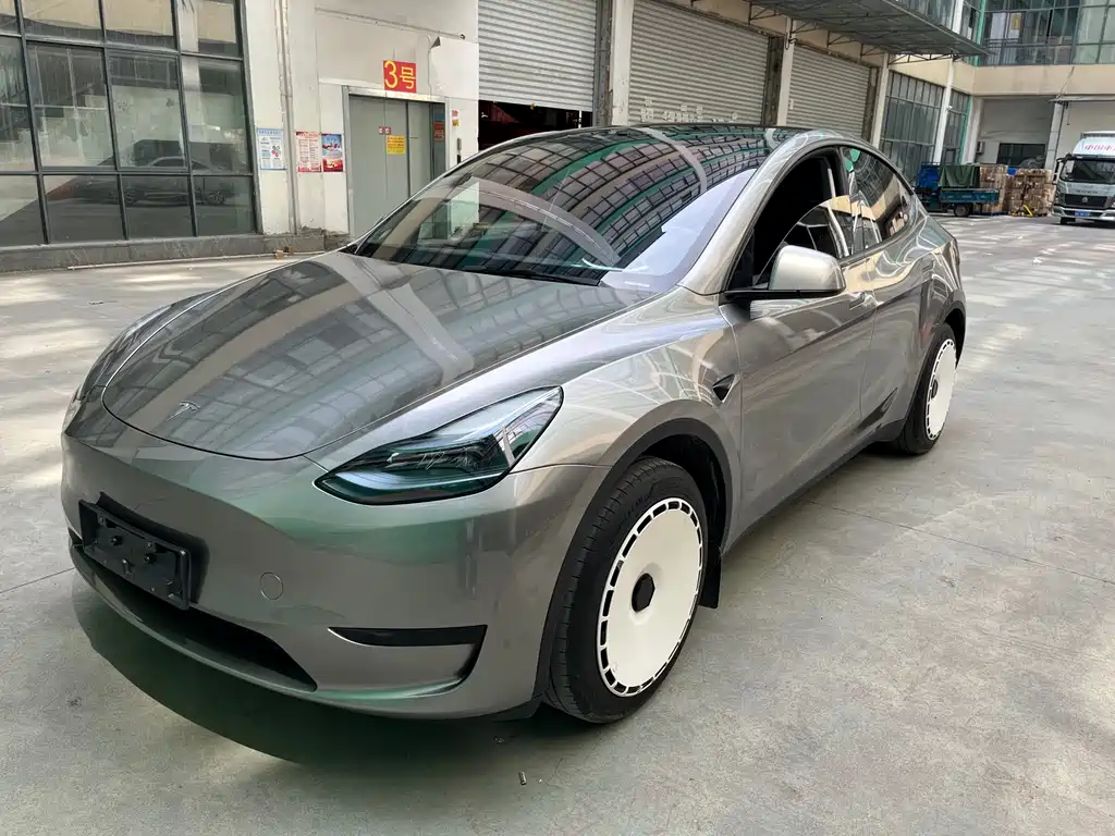 Tesla Model Y 2024 — фото 1