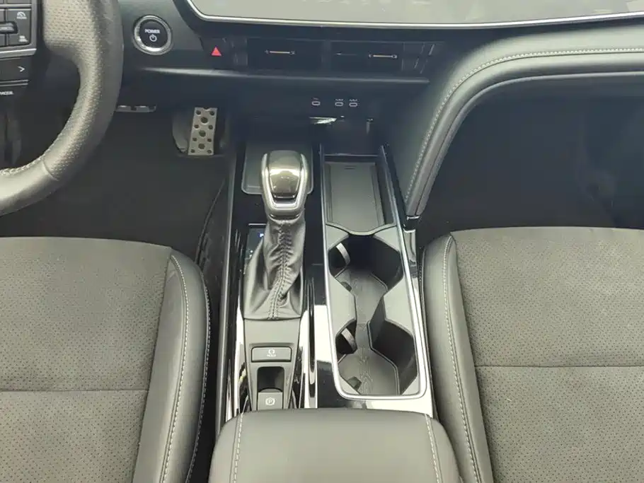 Toyota Camry 2025 — фото 16