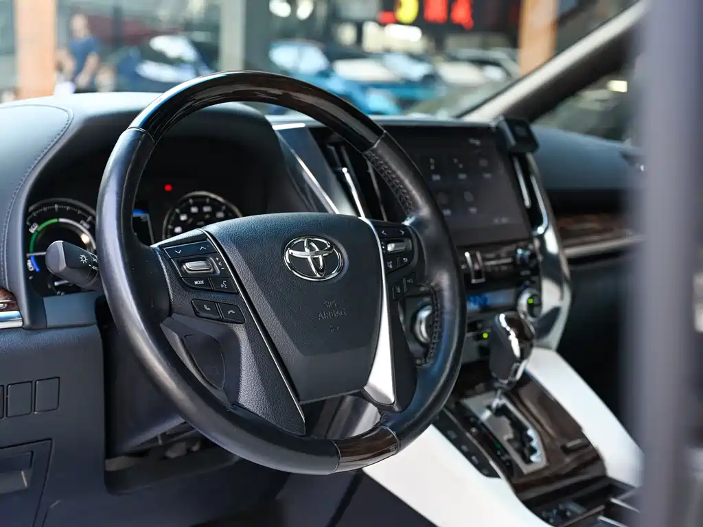 Toyota Alphard 2022 — фото 9