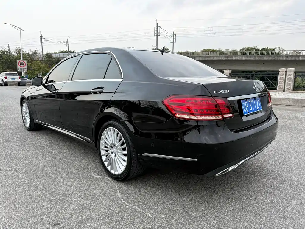 Mercedes-Benz E-Class 2015 — фото 9