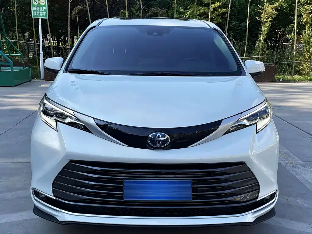 Toyota Sienna 2024