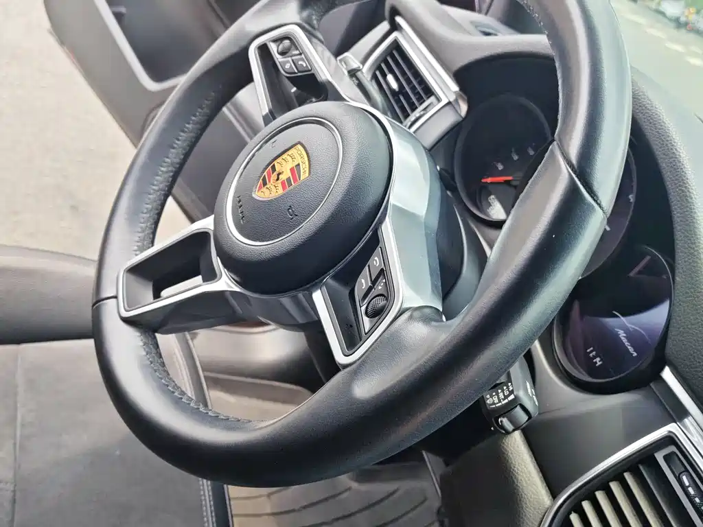 Porsche Macan 2017 — фото 13