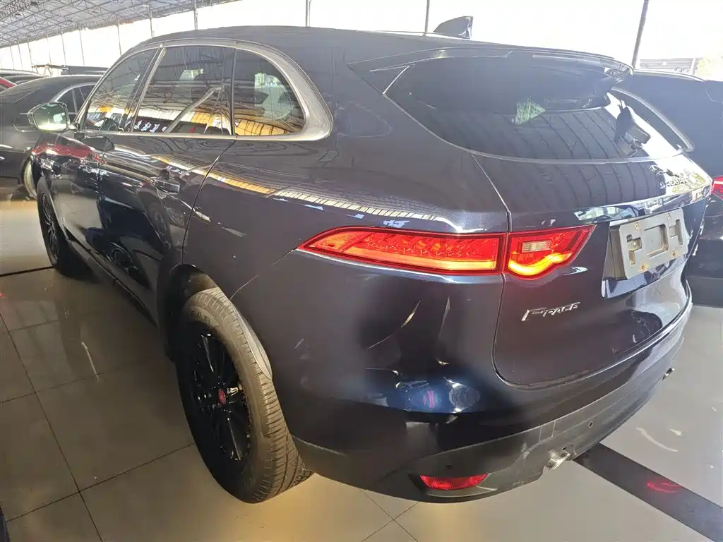 Jaguar F-PACE 2019 — фото 21