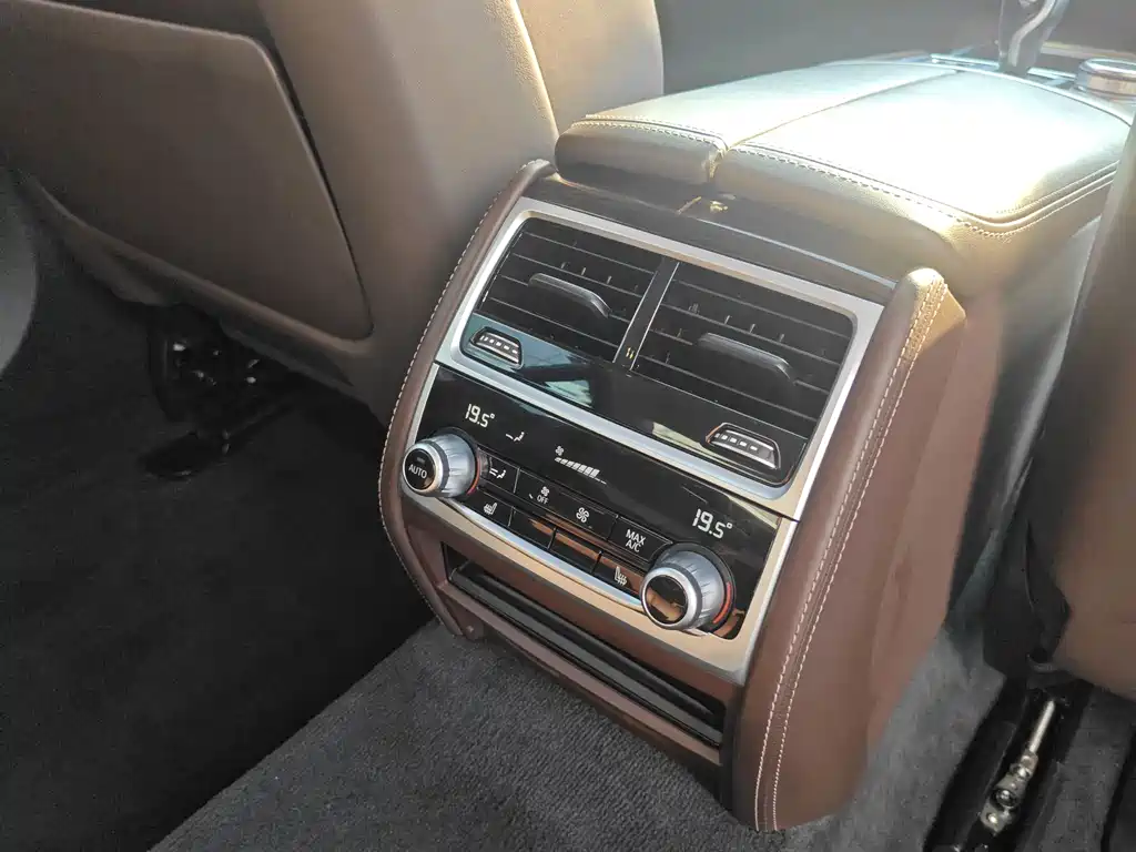 BMW 7 Series 2019 — фото 15