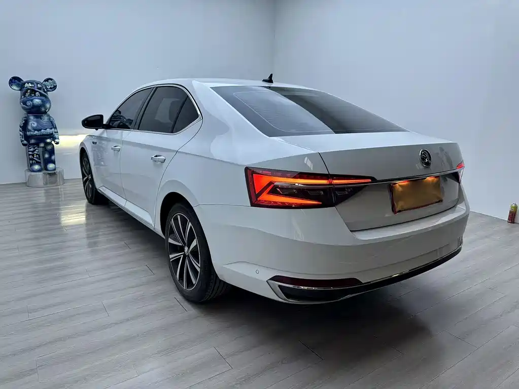 Skoda Superb 2022 — фото 5