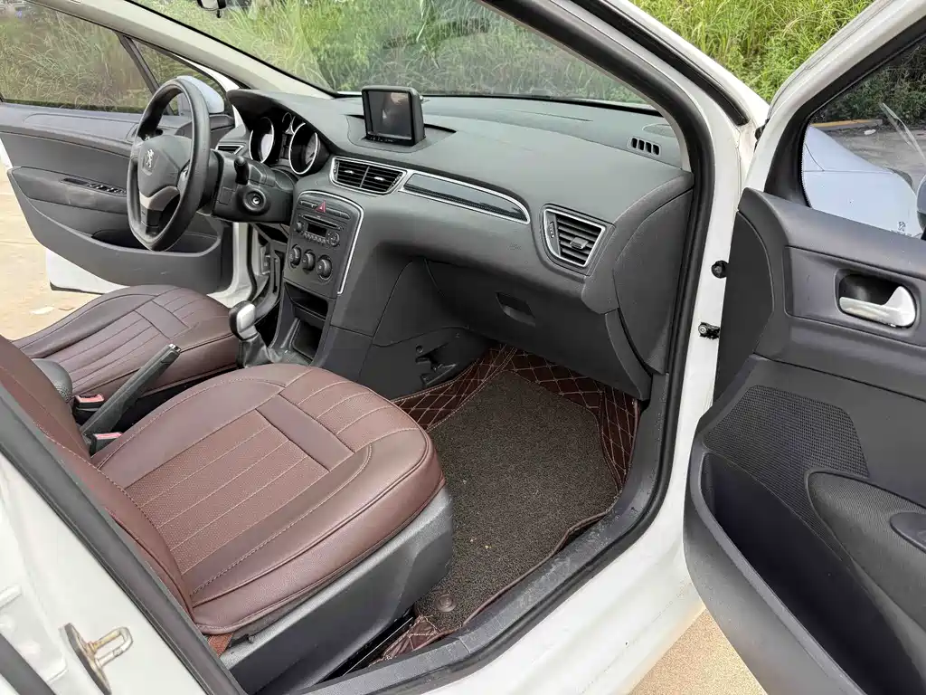 Peugeot 308 2014 — фото 10