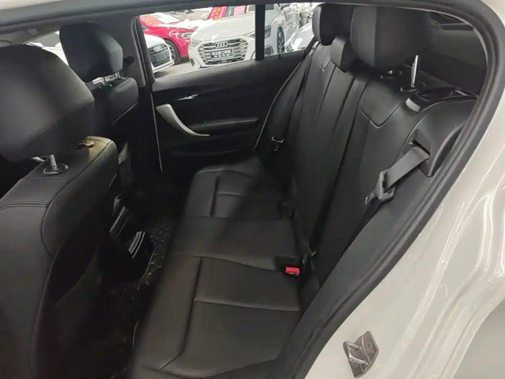 BMW 1 Series 2020 — фото 17