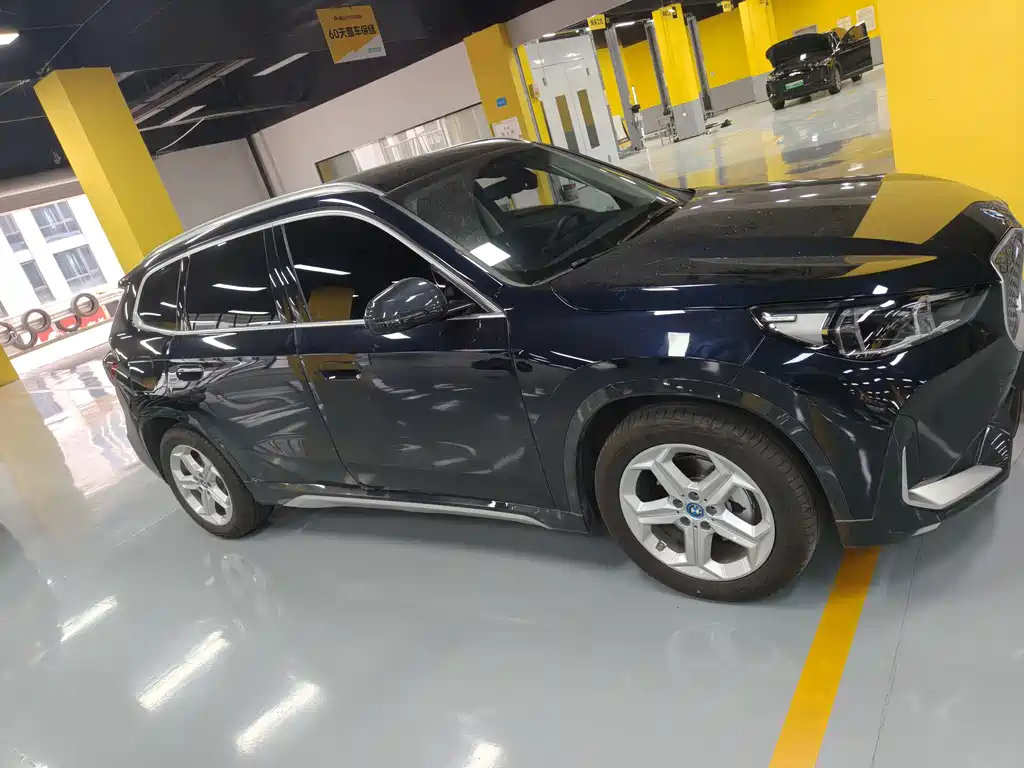 BMW iX1 2025