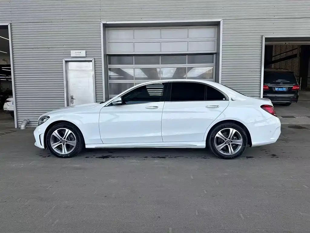 Mercedes-Benz C-Class 2020