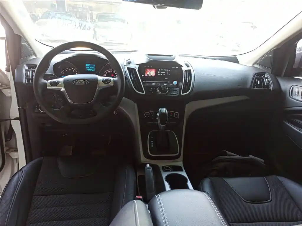 Ford Kuga 2016 — фото 10