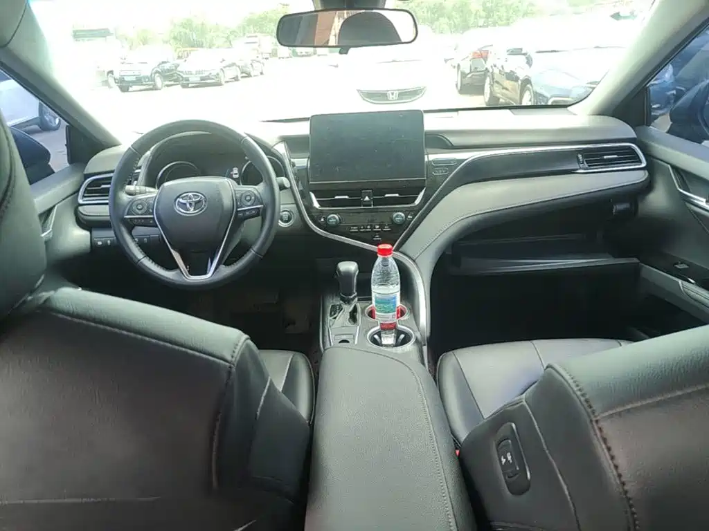 Toyota Camry 2023 — фото 10