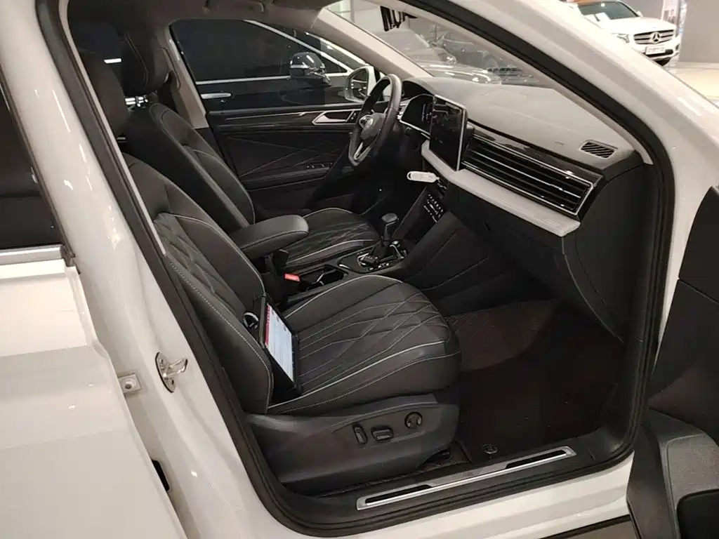 Volkswagen Tiguan L 2022 — фото 25