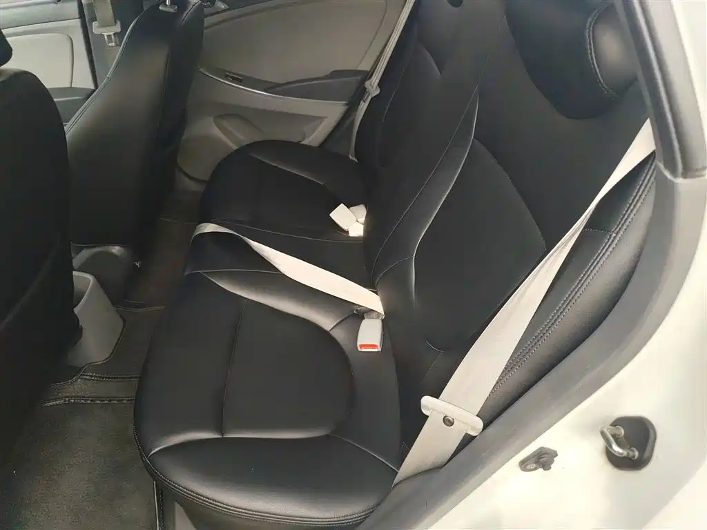 Hyundai Verna 2014 — фото 13