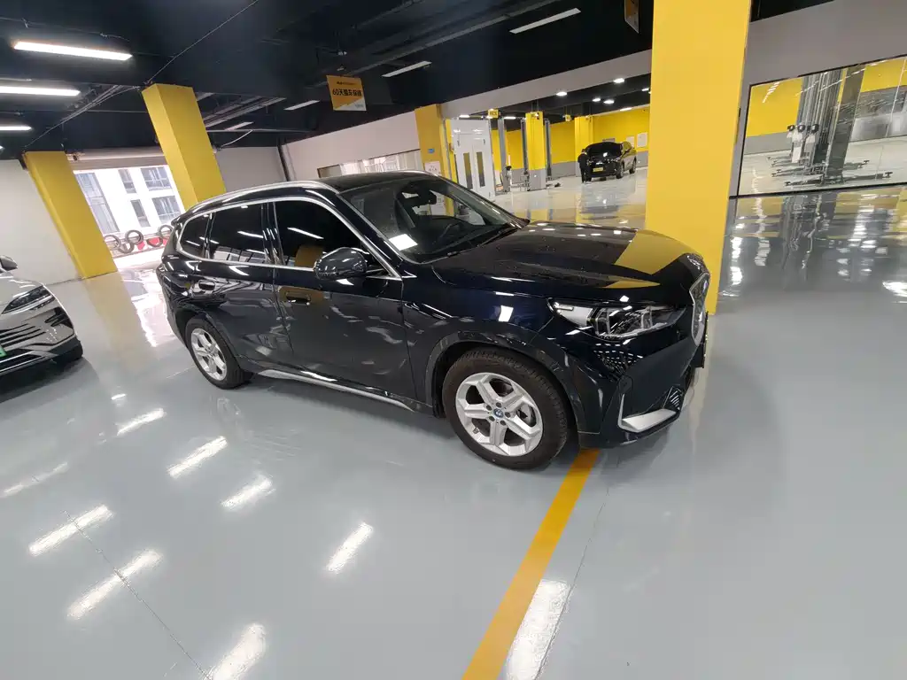BMW iX1 2025