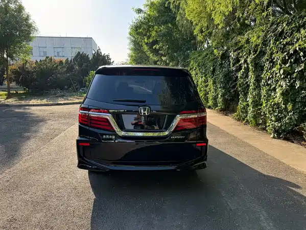 Honda Elysion 2016