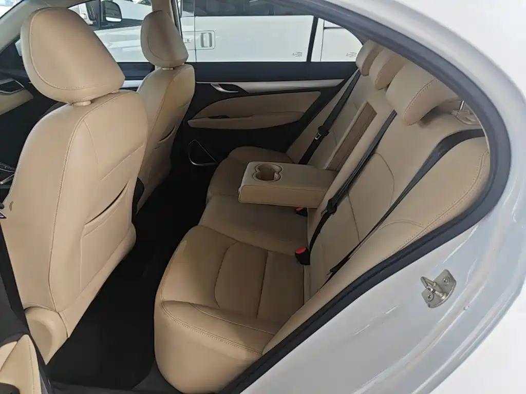 Geely Emgrand 2019 — фото 17