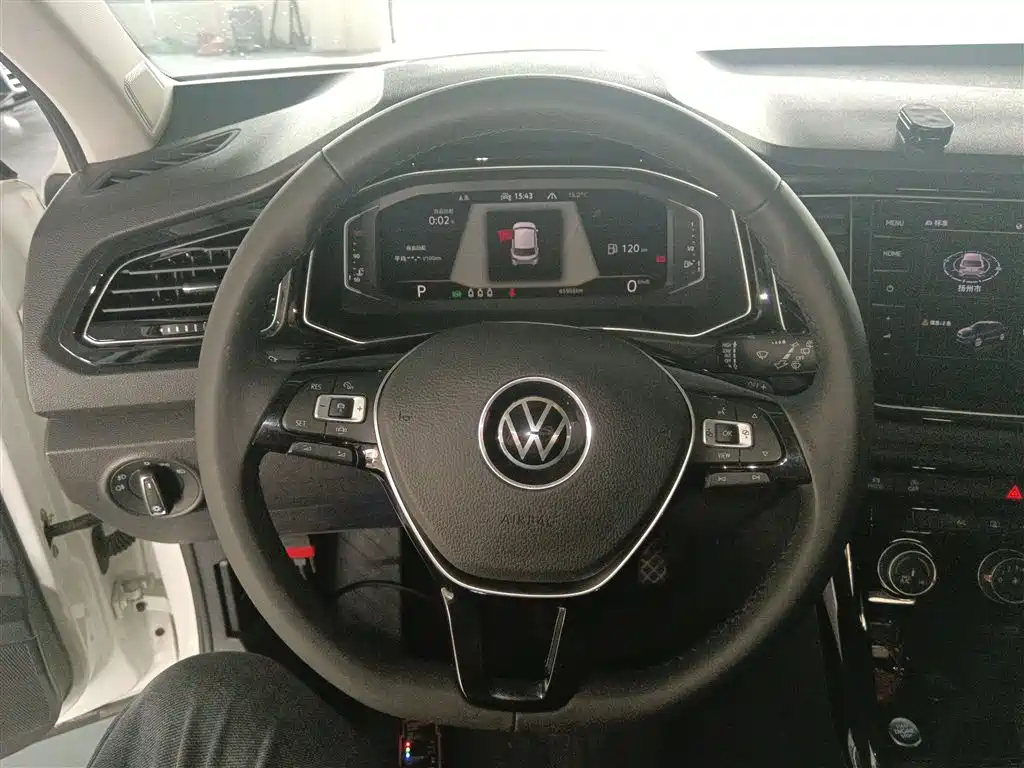 Volkswagen T-Roc 2022 — фото 3