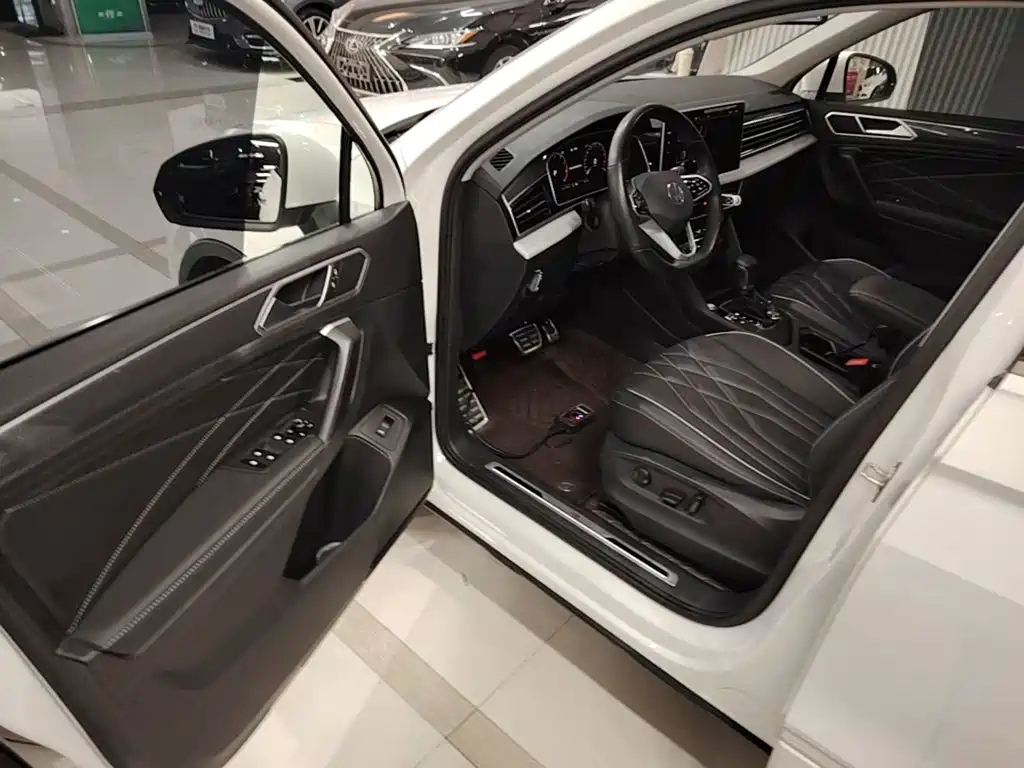 Volkswagen Tiguan L 2022 — фото 16