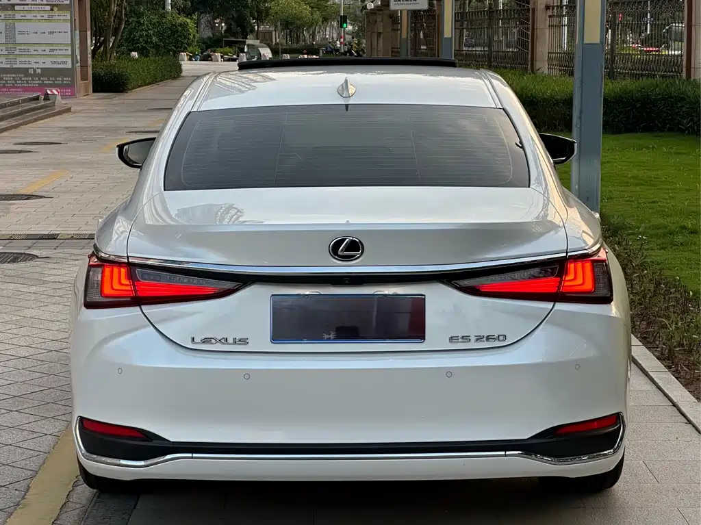 Lexus ES 2022 — фото 12