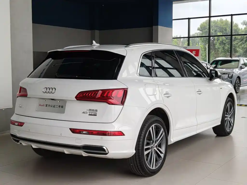 Audi Q5L 2020 — фото 5