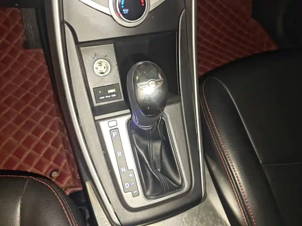 Hyundai Elantra 2018 — фото 14