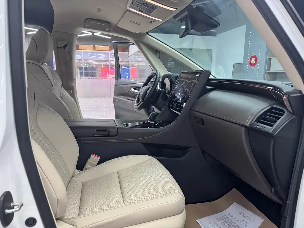 Toyota Alphard 2023 — фото 15