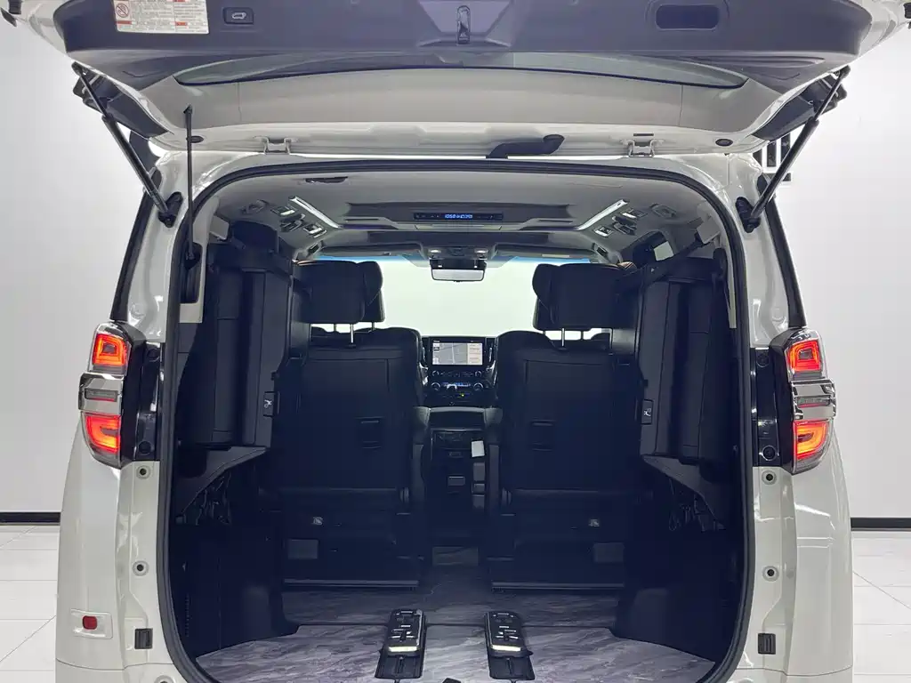 Toyota Vellfire 2022 — фото 14