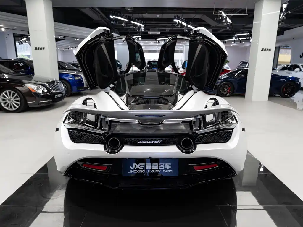 McLaren 720S 2020 — фото 11