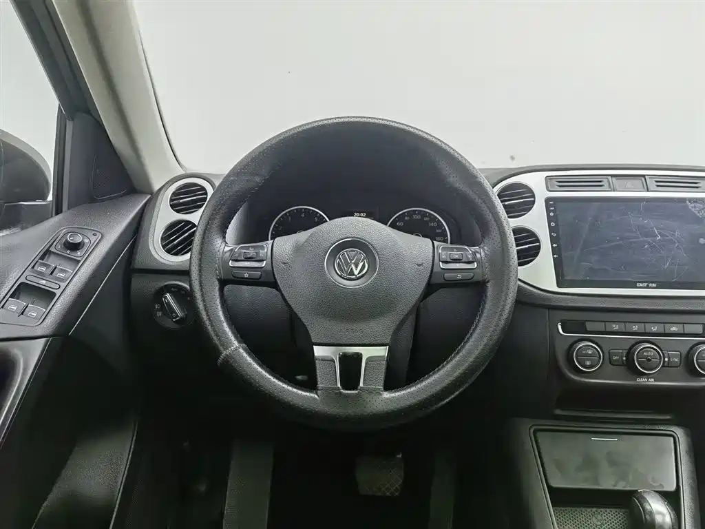 Volkswagen Tiguan 2017 — фото 11