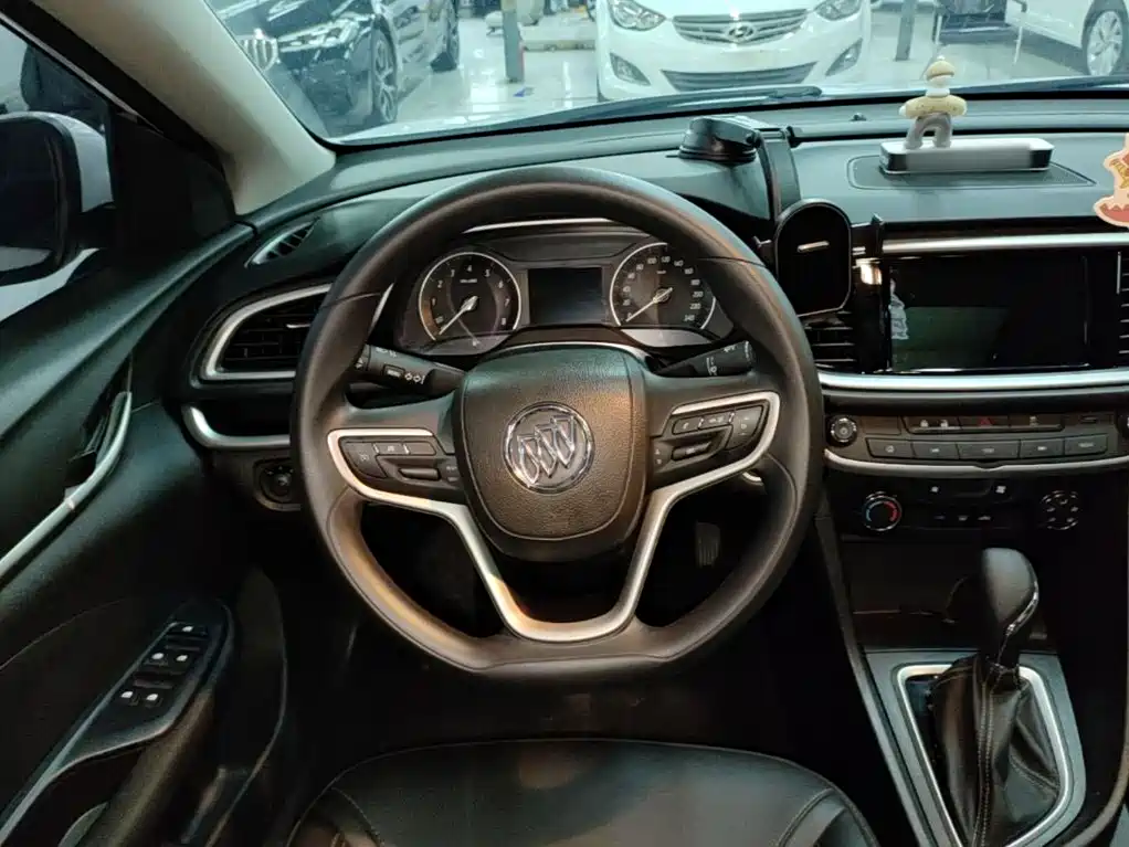 Buick Excelle 2022 — фото 11