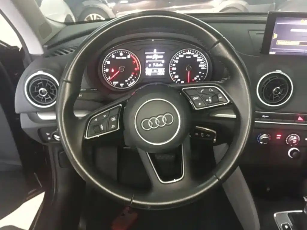 Audi A3 2019 — фото 11