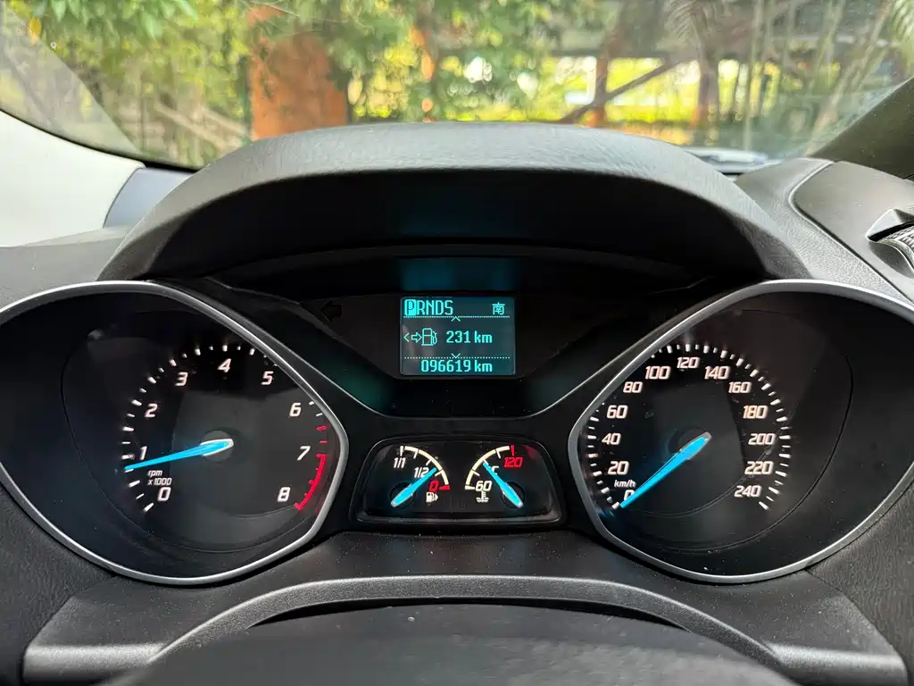 Ford Kuga 2016 — фото 18