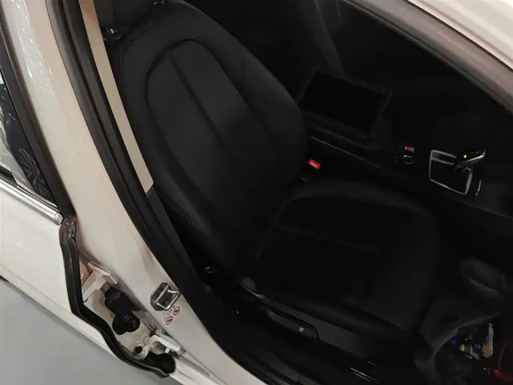 BMW 1 Series 2020 — фото 17