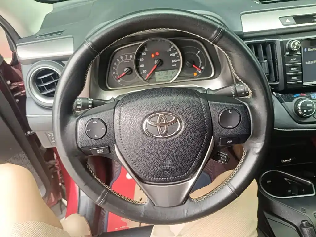 Toyota RAV4 2018 — фото 11