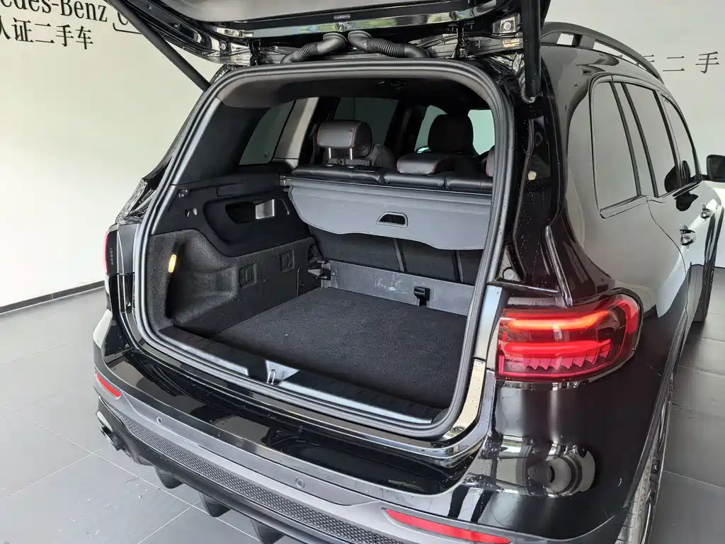 Mercedes-Benz GLB AMG 2025