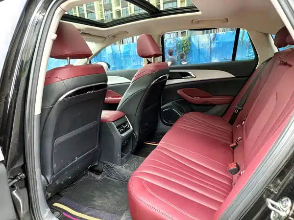 Hongqi H5 2025