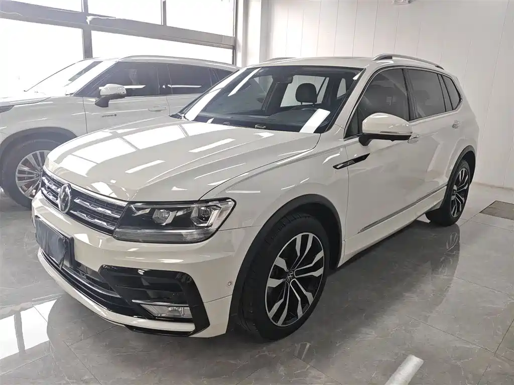 Volkswagen Tiguan L 2021 — фото 1