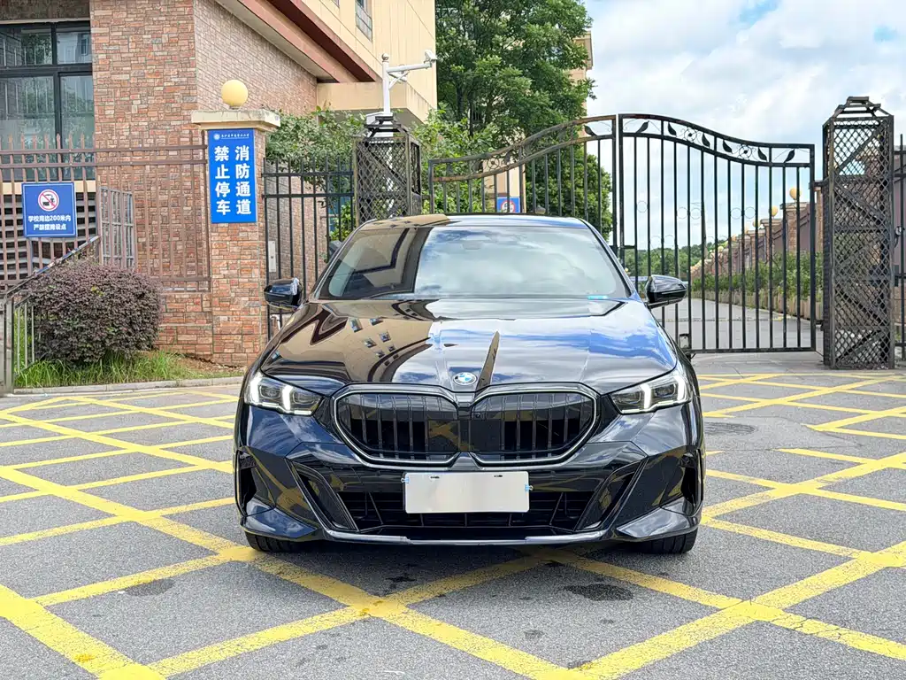 BMW 5 Series 2025