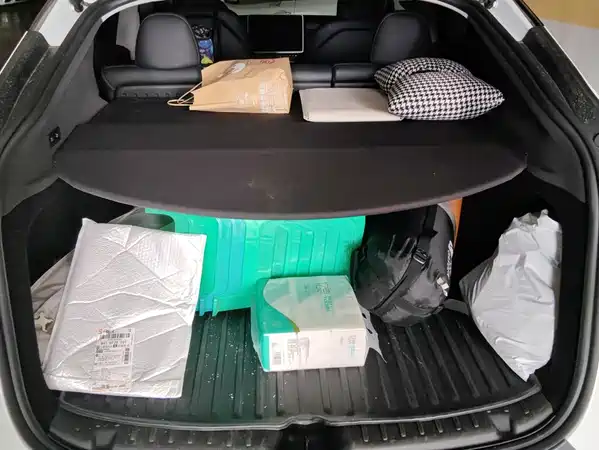 Tesla Model Y 2025