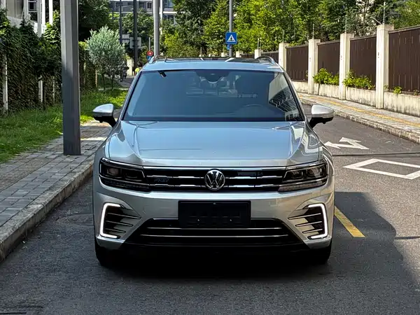 Volkswagen Tiguan L Plug-In Hybrid 2020
