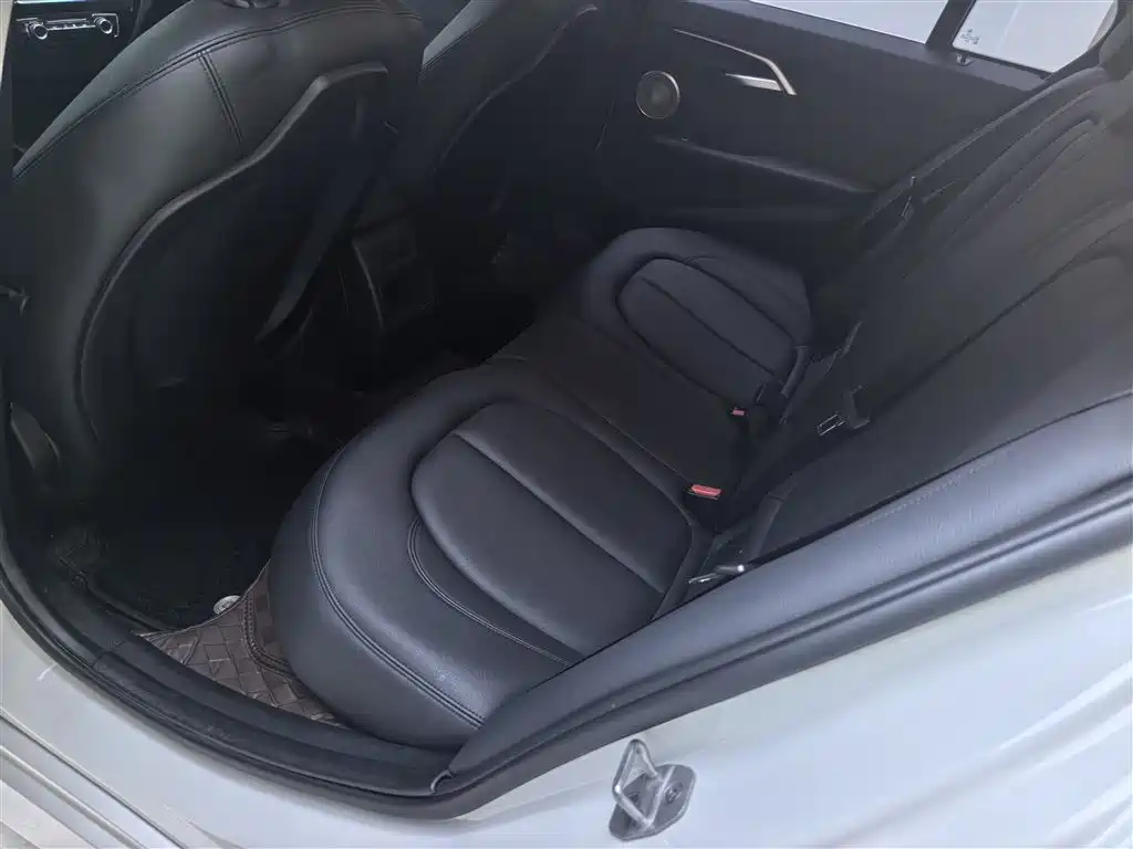 BMW 1 Series 2021 — фото 13