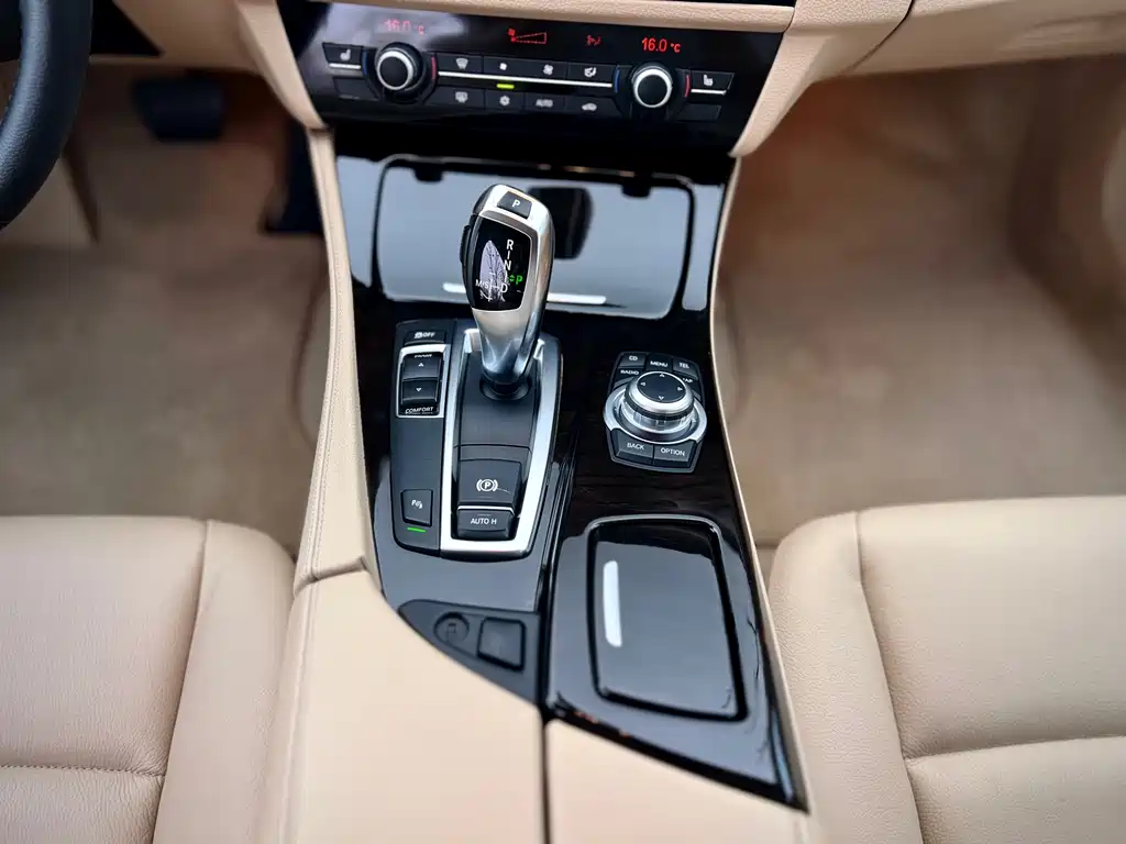 BMW 5 Series 2012 — фото 17