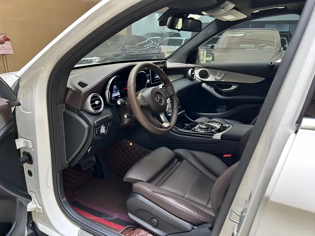 Mercedes-Benz GLC 2017 — фото 16