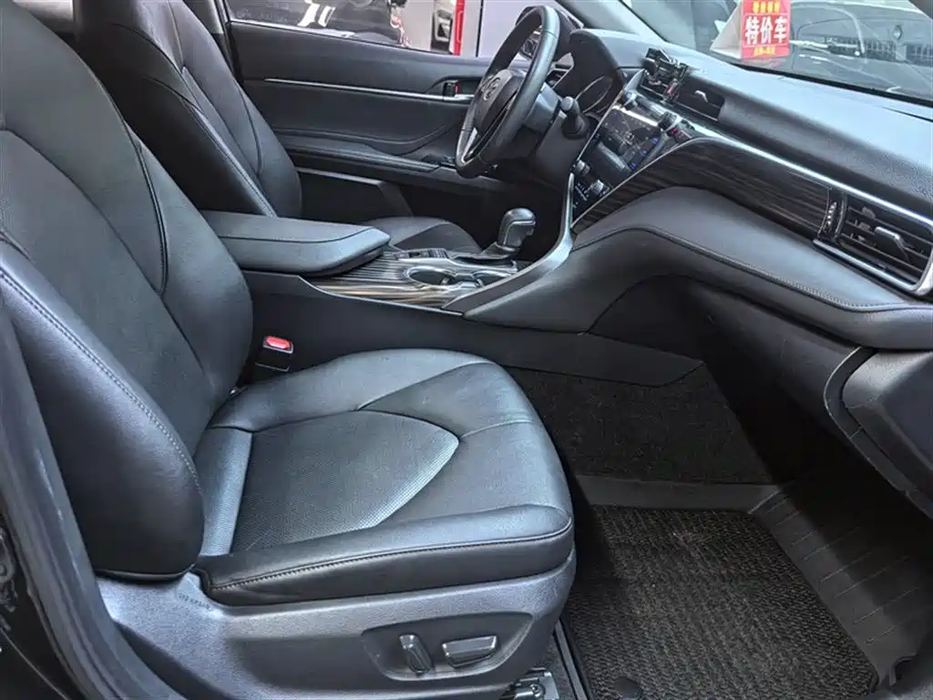 Toyota Camry 2020 — фото 12