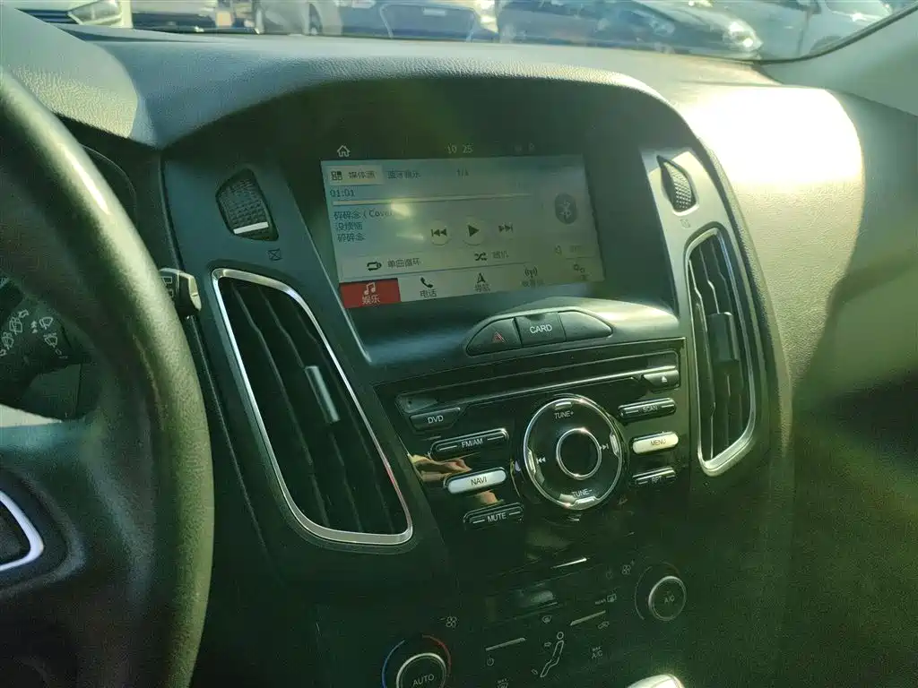 Ford Focus 2017 — фото 10