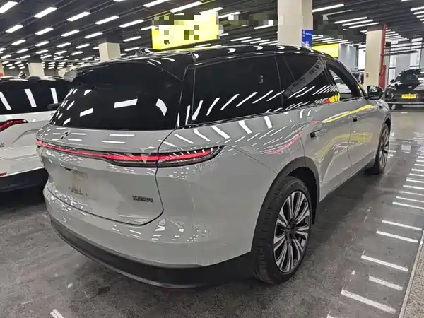 NIO ES8 2023