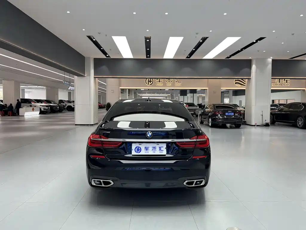 BMW 7 Series 2018 — фото 14
